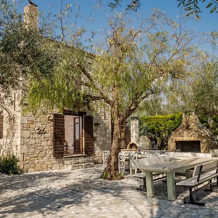 Grantzaos Villa *